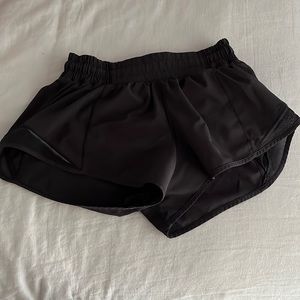 Lululemon Hotty Hot shorts 2.5